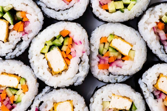 Profitez d'une gâterie japonaise végétalienne - végétalien Katsu Curry et Tofu Sushi Rolls
