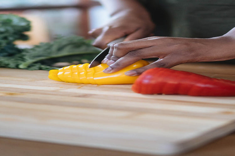 Best Chopping Board for Knives: Wood vs Plastic vs Bamboo